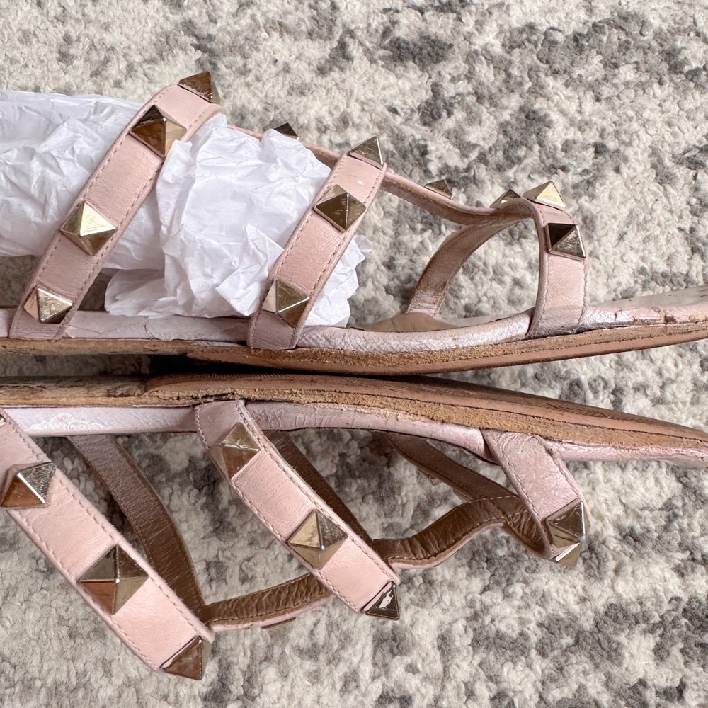 Valentino Garavani Pink Rockstud Leather Slide Sandals - Picture 9 of 12